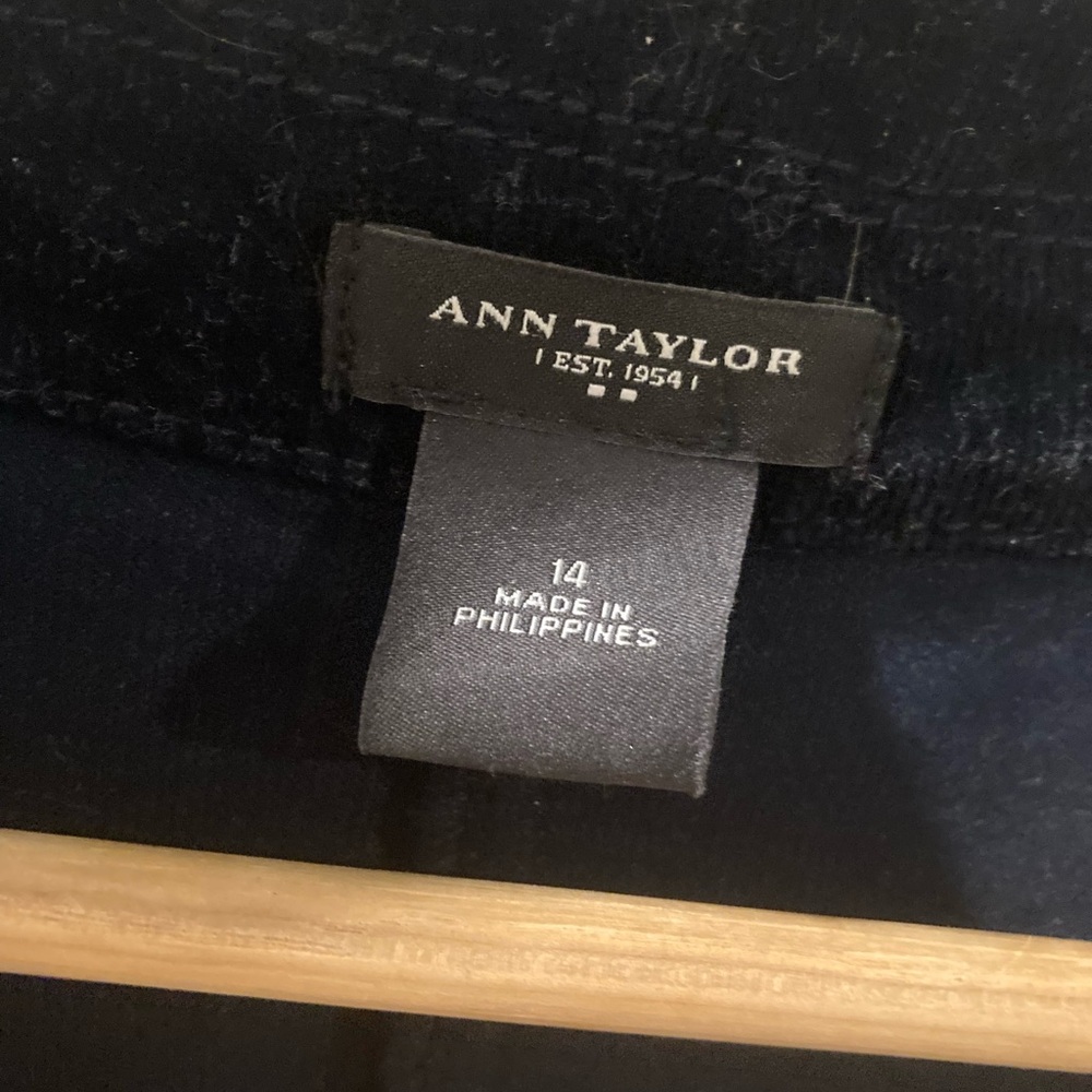 Ann Taylor Black Blazer - Picture 4 of 6